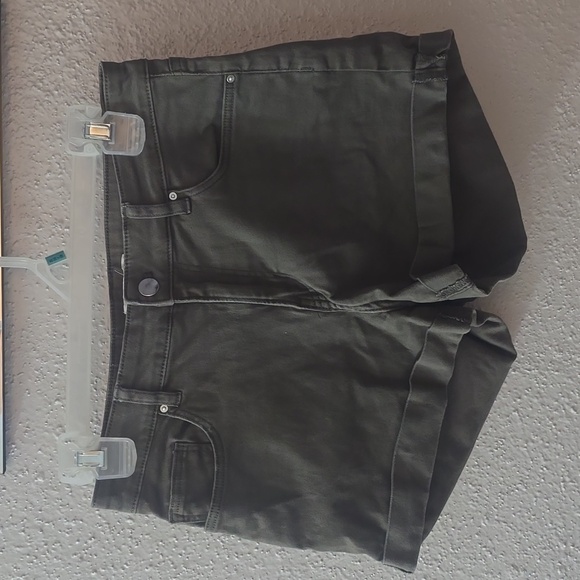 H&M GREEN JEAN SHORTS - Picture 1 of 3
